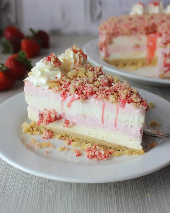 Strawberry Crunch Cheesecake: A Must-Try Dessert Recipe!